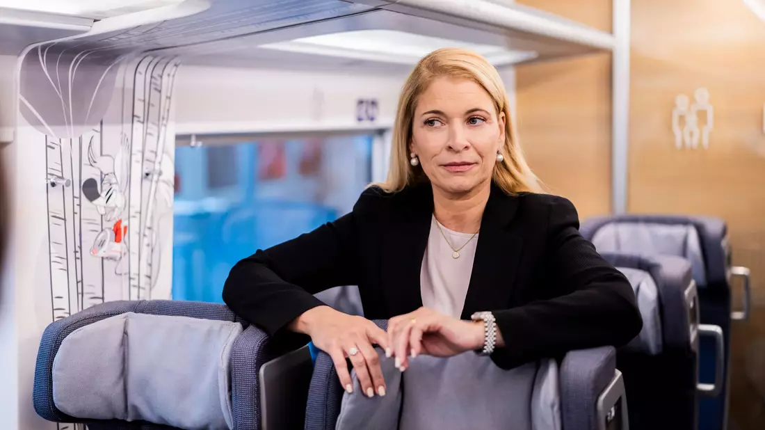 Die neue Bahnchefin Evelyn Palla soll mit einem neuen Vorstandsteam die Probleme bei der Bahn angehen. (Archivbild) - Bild: Christoph Soeder/dpa Pool/dpa