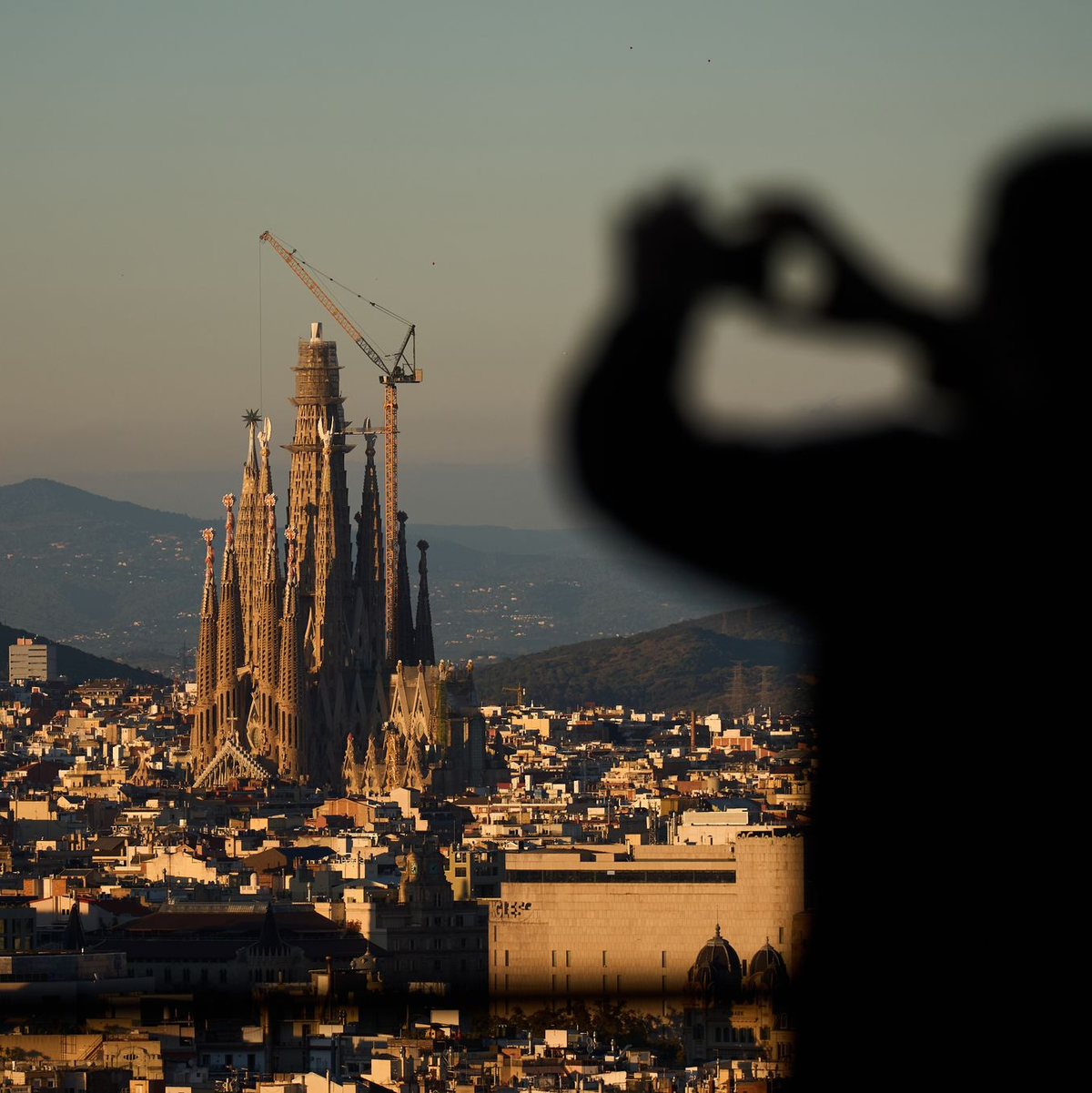 Die Kirche lockt jetzt schon jährlich Millionen Besucher.  - Foto: Emilio Morenatti/AP/dpa