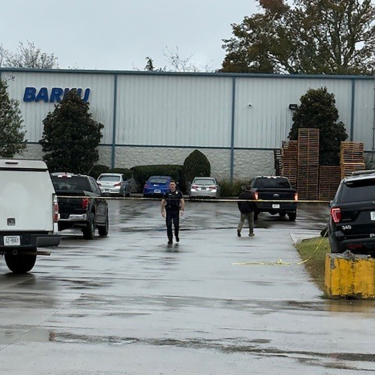 Einsatzkräfte des Cleveland Police Departments ermittelten auf dem Firmengelände.  - Foto: -/Cleveland Police Department/dpa