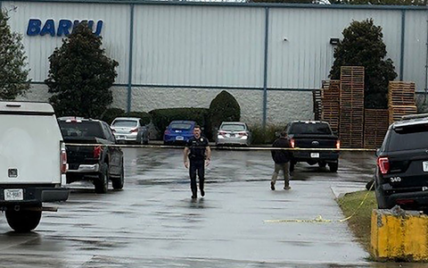Einsatzkräfte des Cleveland Police Departments ermittelten auf dem Firmengelände.  - Foto: -/Cleveland Police Department/dpa