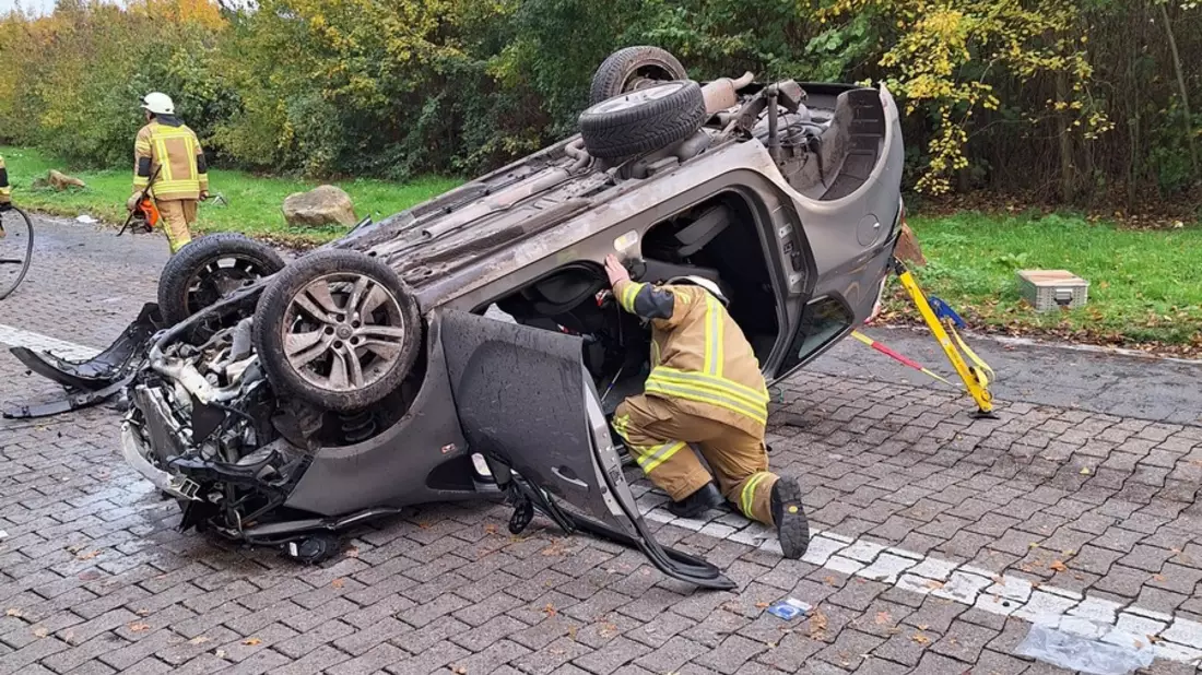 FW-Greven: Verkehrsunfall auf BAB 1 mit zwei schwer verletzten Personen. - Bild: presseportal.de