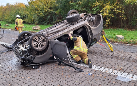 FW-Greven: Verkehrsunfall auf BAB 1 mit zwei schwer verletzten Personen. - Foto: presseportal.de