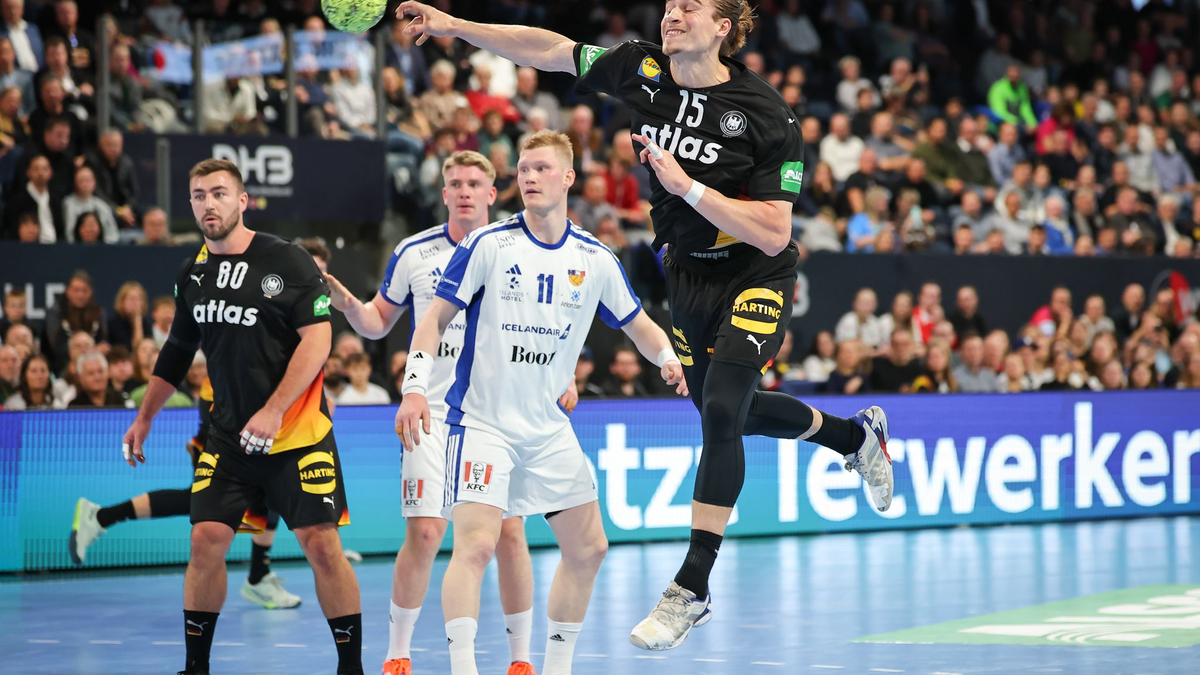 Julian Köster (l) und Tom Kiesler (r)  trugen zum erfolgreichen Auftritt gegen Island bei. - Foto: Daniel Karmann/dpa