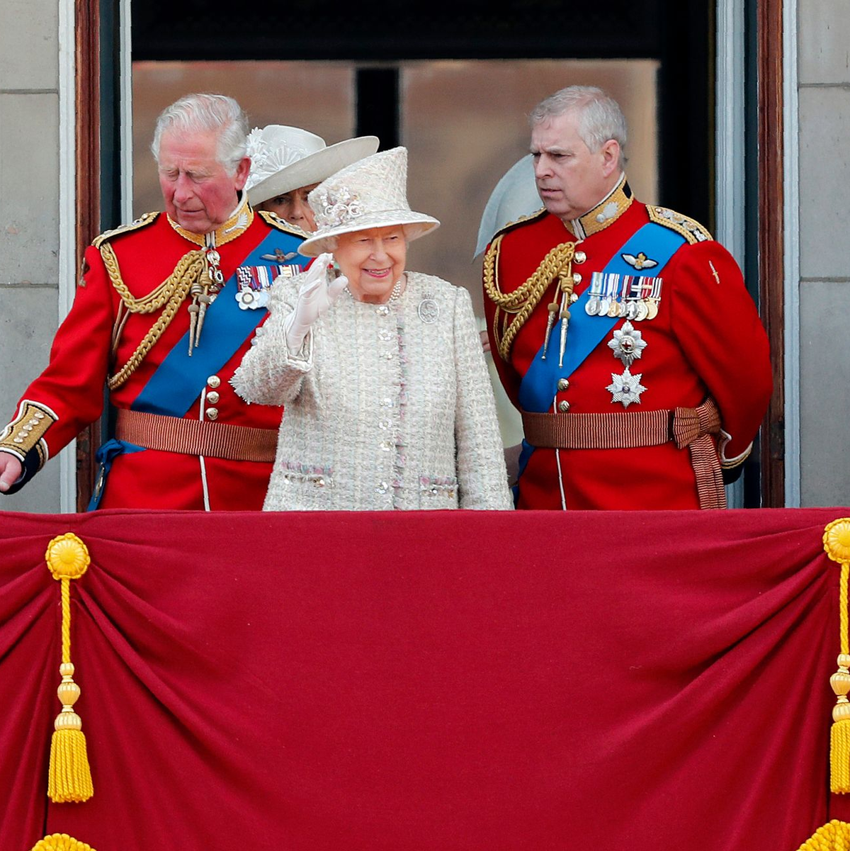 Andrew (r.) galt als Lieblingssohn der - inzwischen verstorbenen - Queen. (Archivbild) - Foto: Frank Augstein/AP/dpa
