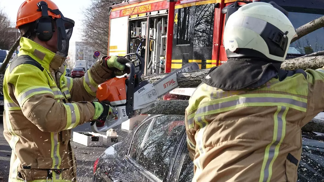 FW Dresden: Informationen zum Einsatzgeschehen von Feuerwehr und Rettungsdienst in der Landeshauptstadt Dresden vom 30. Oktober 2025 - Bild: presseportal.de