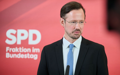 SPD-Fraktionsgeschäftsführer Wiese verweist darauf, dass sich die Koalition auf ein Gesamtrentenpaket verständigt hat. (Archivbild)  - Foto: Annette Riedl/dpa