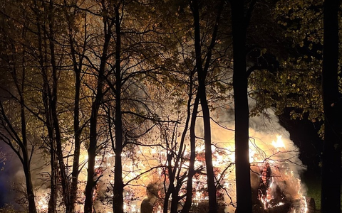 POL-SO: 270 Strohballen brennen auf Feld - Foto: presseportal.de