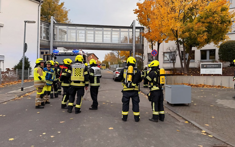 FW Bergheim: Substanz am Bergheimer Finanzamt verkippt Gebäude durch Feuerwehr geräumt - Keine Verletzten - Foto: presseportal.de