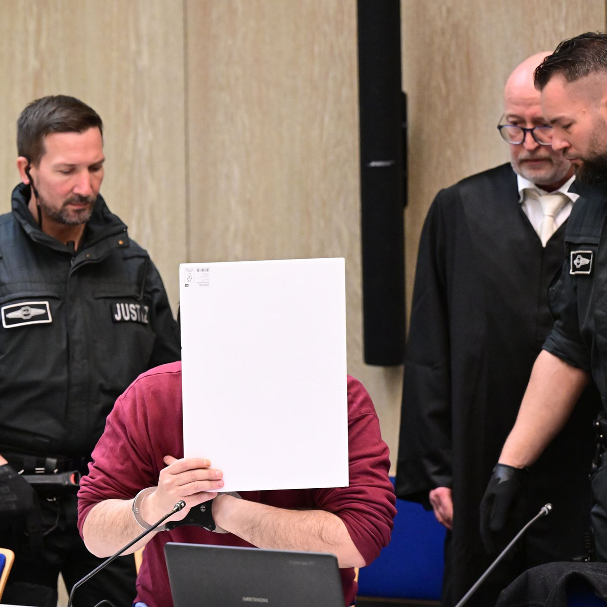 Das Gericht muss klären, ob der Angeklagte der Todesfahrt von Mannheim schuldfähig ist.  - Foto: Bernd Weißbrod/dpa