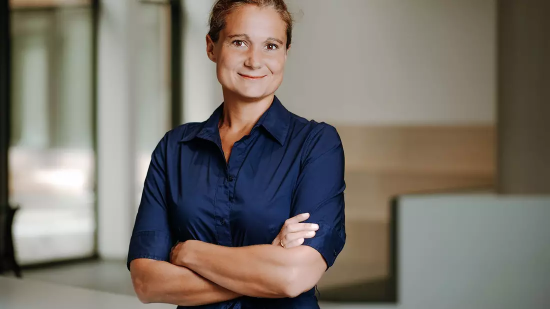 Mit nur 40 Jahren ist Marie Jaroni Chefin der Stahlfirma TKSE. - Bild: Jennifer Chaaer/Thyssenkrupp/dpa