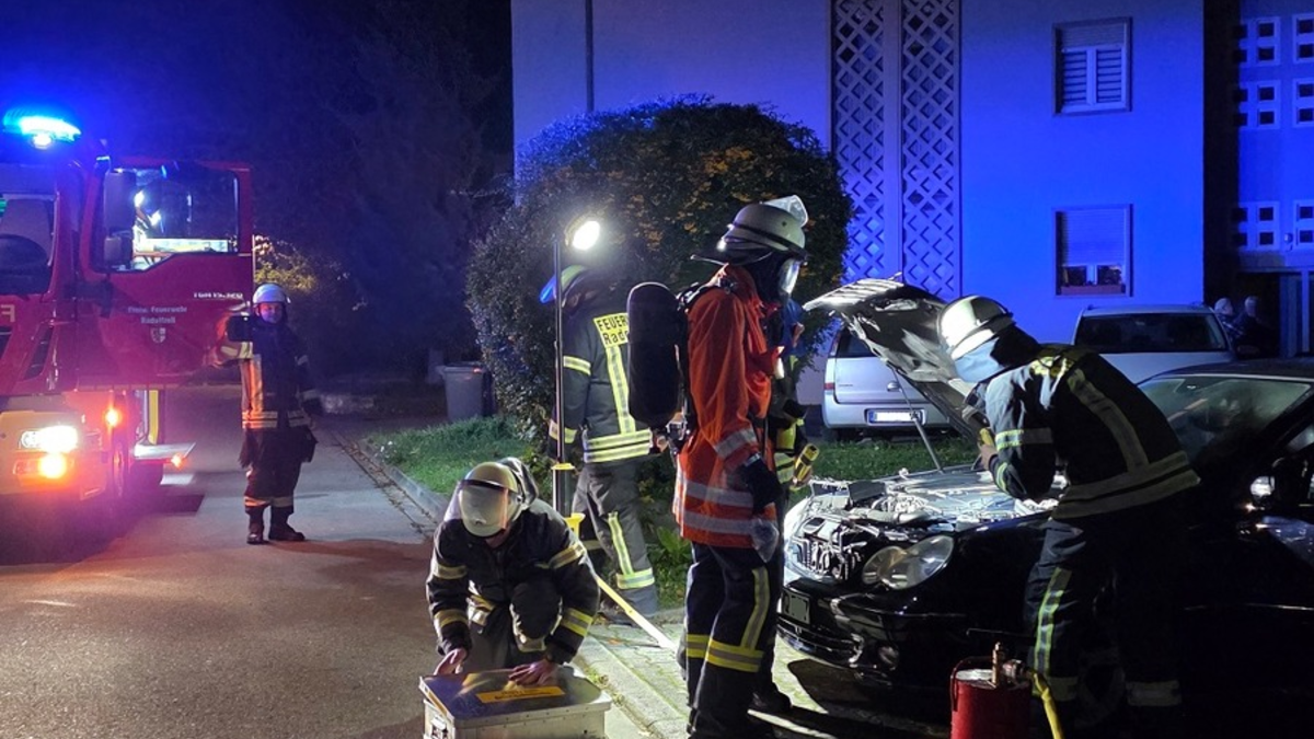 FW-Radolfzell: Kleinbrand in einem PKW - Foto: presseportal.de