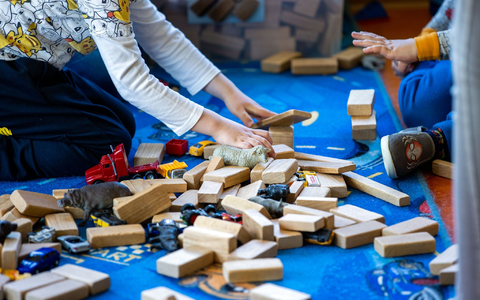 Besonders in östlichen Bundesländern fehlen den Kitas Kinder. (Symbolbild) - Foto: Jens Büttner/dpa