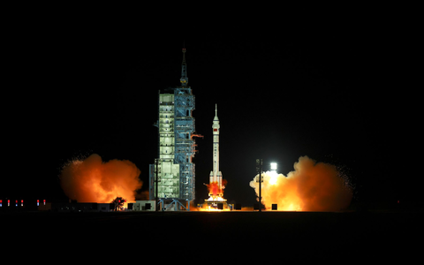 Mit der Mission «Shenzhou 21» setzt China sein ehrgeiziges Raumfahrtprogramm fort. - Foto: Wang Jiangbo/XinHua/dpa