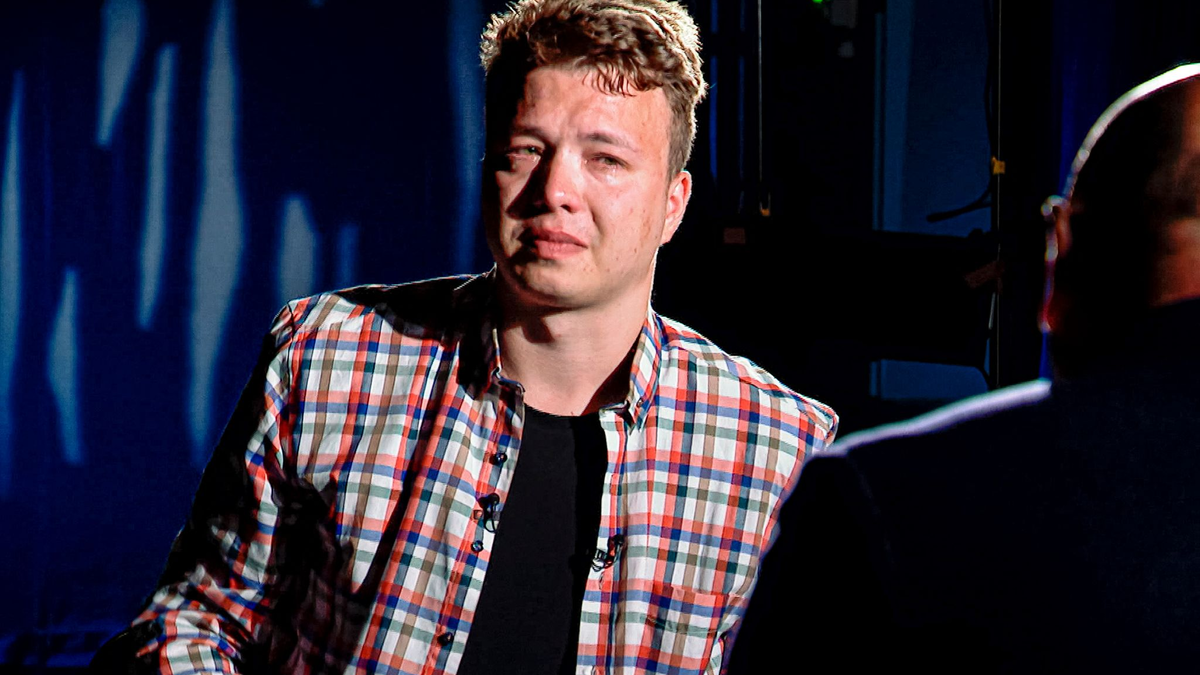 Der belarussische Blogger Roman Protassewitsch soll schon bei seiner Festnahme in einem in Minsk zur Landung gezwungenen Flugzeug für den Geheimdienst seiner Heimat gearbeitet haben. (Archivbild) - Foto: -/ONT Channel/AP/dpa