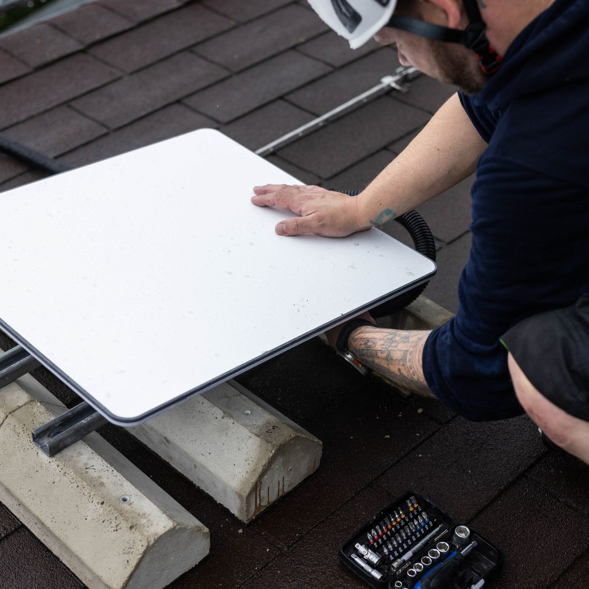 Mit Starlink ist die Firma SpaceX der weltweit bedeutendste Provider von Satelliteninternet. - Foto: Philipp von Ditfurth/dpa