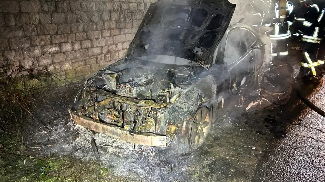 POL-PILEK: Auto gerät in Brand - Feuerwehr verhindert Schlimmeres - Bild: presseportal.de
