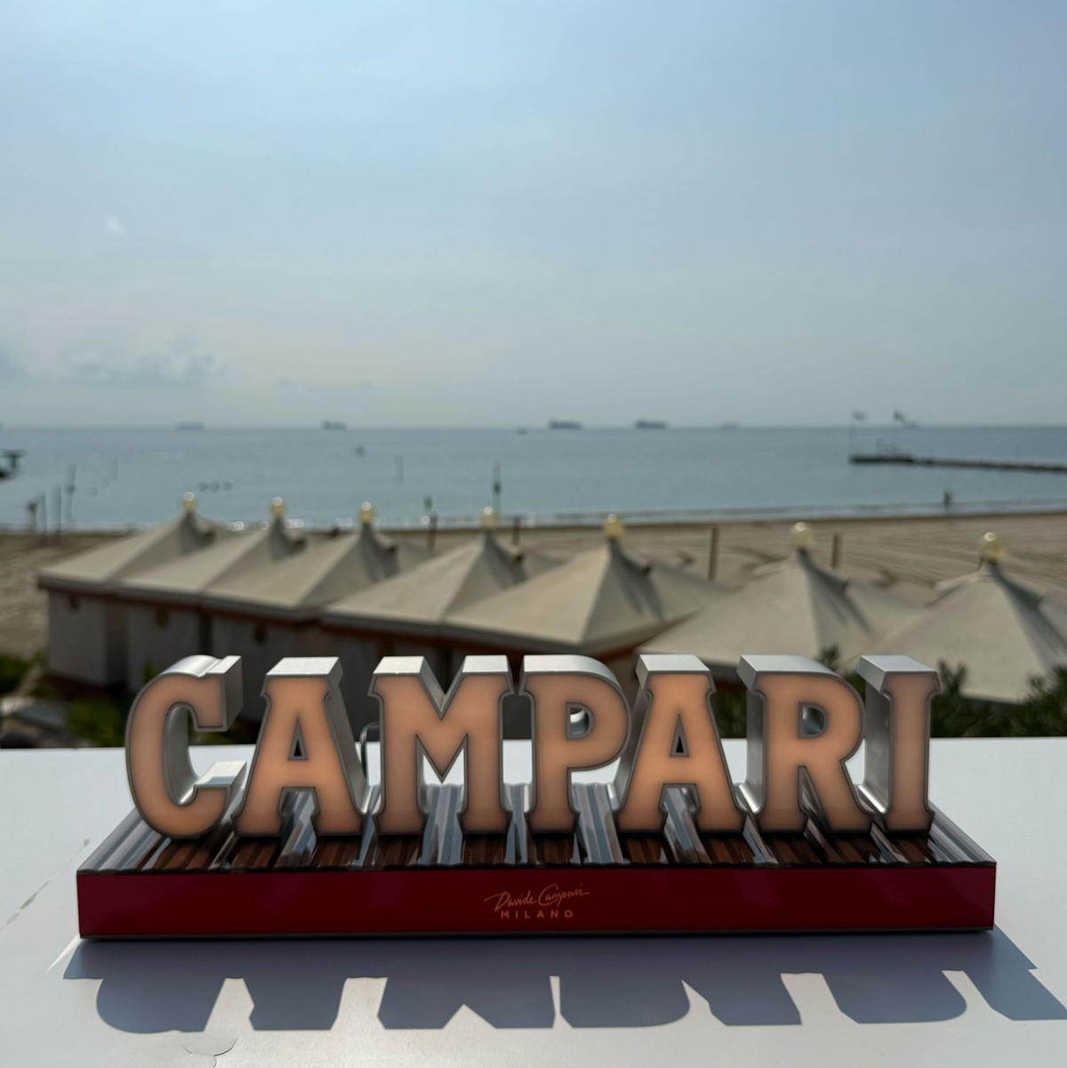 In Italien hat die Finanzpolizei Aktien des weltweit tätigen Likörherstellers Campari im Wert von 1,2 Milliarden Euro beschlagnahmt. - Foto: Christoph Sator/dpa