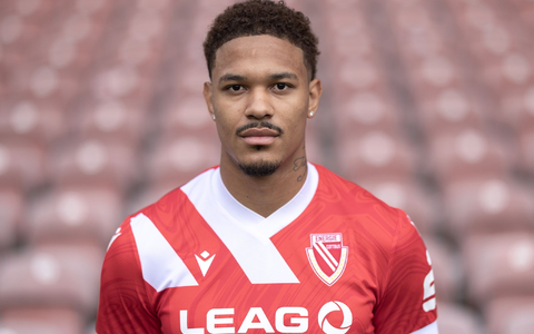 Justin Butler berichtete, dass er mit Affenlauten beleidigt wurde. (Archivbild) - Foto: Frank Hammerschmidt/dpa