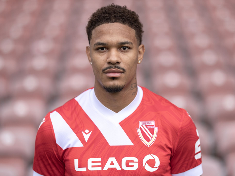 Justin Butler berichtete, dass er mit Affenlauten beleidigt wurde. (Archivbild) - Foto: Frank Hammerschmidt/dpa