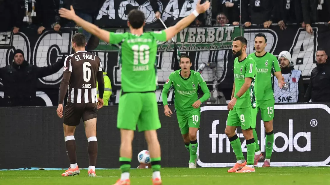 Durften endlich mal jubeln: Die Spieler von Borussia Mönchengladbach - Bild: Daniel Bockwoldt/dpa