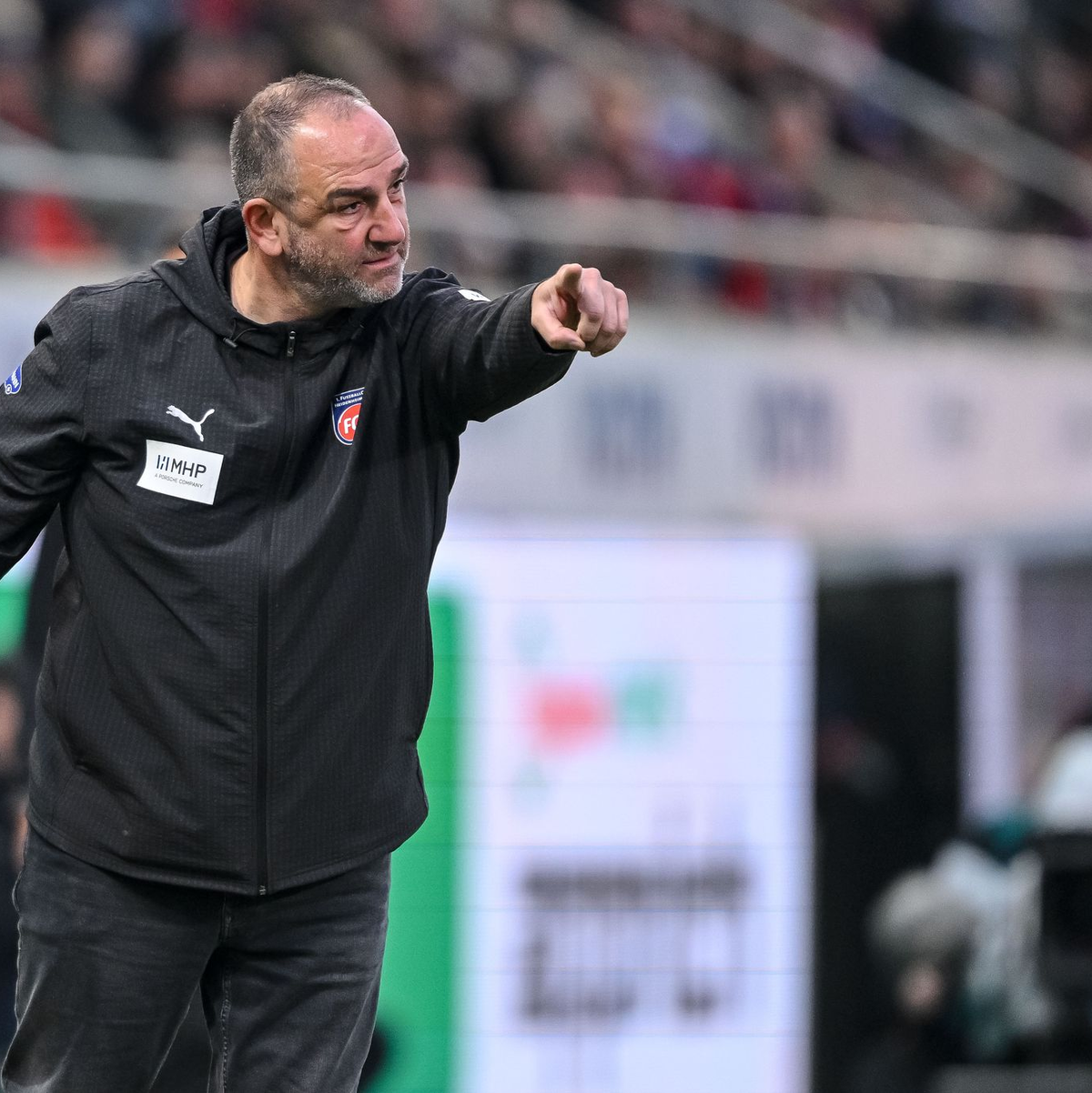 Ist nun Tabellenletzter mit Heidenheim: Trainer Frank Schmidt - Foto: Harry Langer/dpa