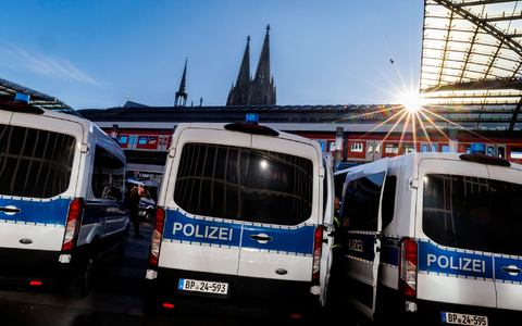 Am Kölner Bahnhof prügelten sich zahlreiche Fans von Schalke und Dortmund. (Archivbild) - Foto: Christoph Reichwein/dpa Am Kölner Bahnhof prügelten sich zahlreiche Fans von Schalke und Dortmund. (Archivbild) - Foto: Christoph Reichwein/dpa