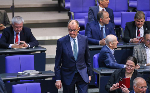Friedrich Merz neben AfD-Fraktion (Archiv) - Foto: über dts Nachrichtenagentur