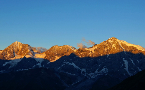 Die Ortler-Alpen sind bei Bergsteigern beliebt. (Archivbild)  - Foto: Philipp Laage/dpa-tmn/dpa