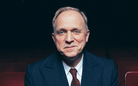 Ulrich Tukur: Akzeptanz macht das Leben erträglich / Der Schauspieler im Interview mit der Apotheken Umschau - Foto: presseportal.de