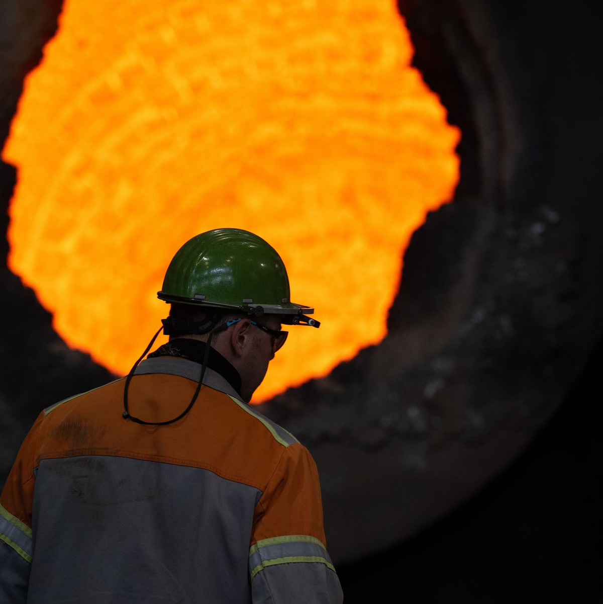 Branche in der Krise: Gestiegene Energiepreise, Billigimporte vor allem aus China, Kosten für den Umbau hin zu einer klimafreundlicheren Stahlproduktion sowie hohe US-Zölle bereiten der Stahlindustrie Probleme. (Archivbild) - Foto: Sebastian Kahnert/dpa