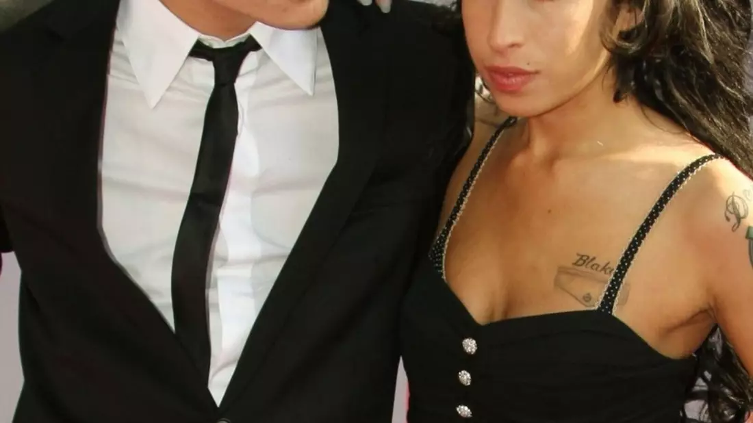 Amy Winehouse und ihr Ehemann Blake Fielder-Civil im Jahr 2017.  - Bild: Hubert Boesl/dpa