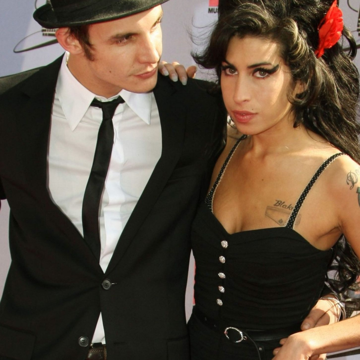 Amy Winehouse und ihr Ehemann Blake Fielder-Civil im Jahr 2017.  - Foto: Hubert Boesl/dpa