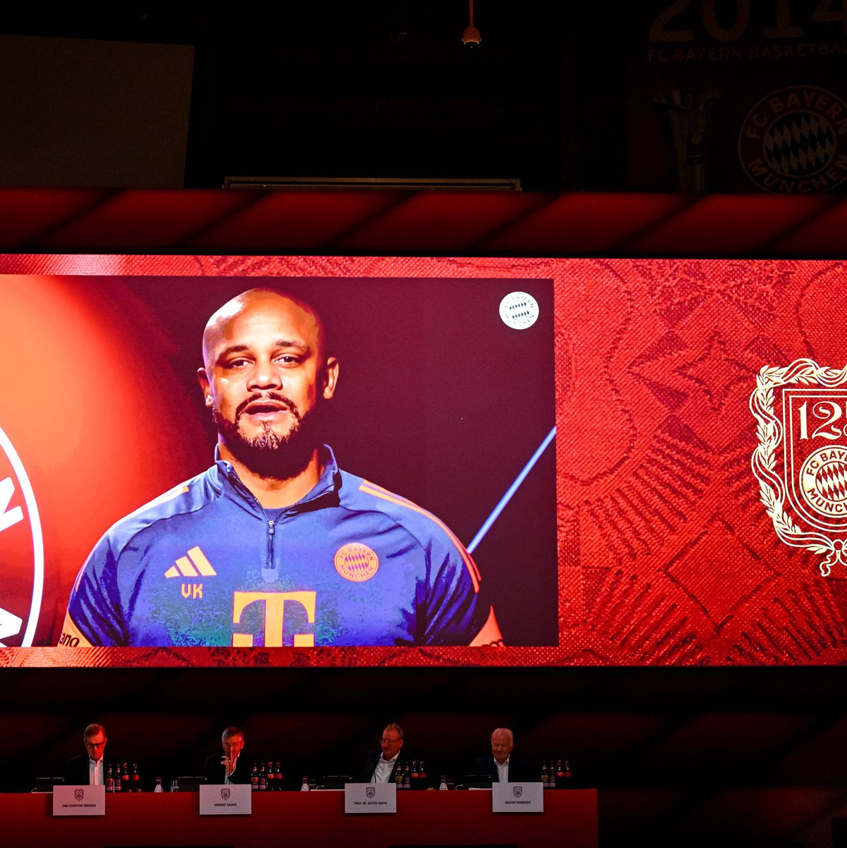 Vincent Kompany meldete sich mitten in der PSG-Vorbereitung mit einer Video-Botschaft bei den Mitgliedern. - Foto: Harry Langer/dpa