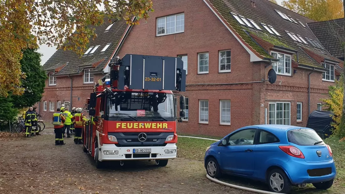 FW-RD: Feuer in Flüchtlings- und Obdachlosenunterkunft in Aukrug-Bargfeld (Kries Rendsburg-Eckernförde) - Bild: presseportal.de