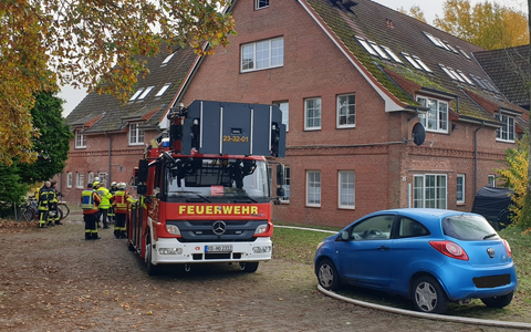 FW-RD: Feuer in Flüchtlings- und Obdachlosenunterkunft in Aukrug-Bargfeld (Kries Rendsburg-Eckernförde) - Foto: presseportal.de