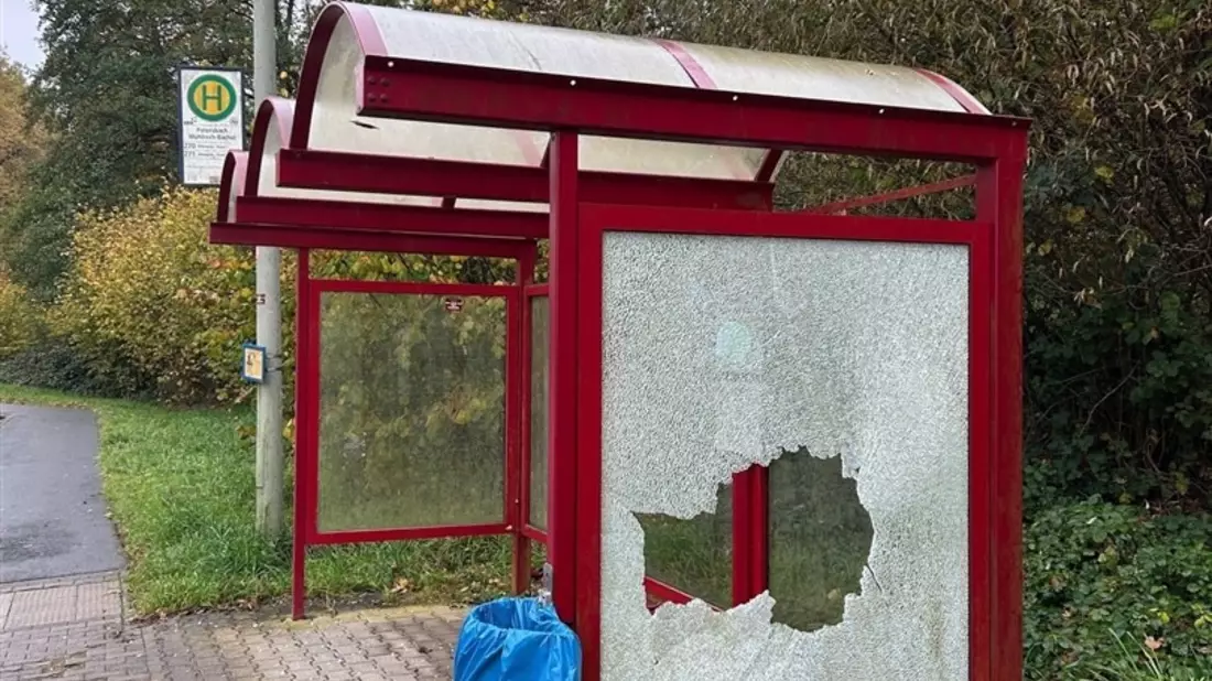 POL-PIKUS: Vandalismus an Bushaltestelle - Bild: presseportal.de