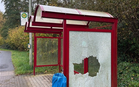 POL-PIKUS: Vandalismus an Bushaltestelle - Foto: presseportal.de
