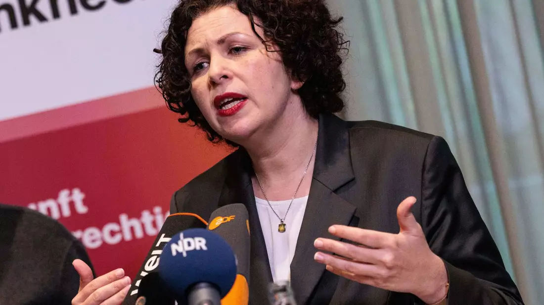 Co-Chefin Amira Mohamed Ali lässt offen, ob sie weiterhin an der Parteispitze stehen will. - Bild: Carsten Koall/dpa