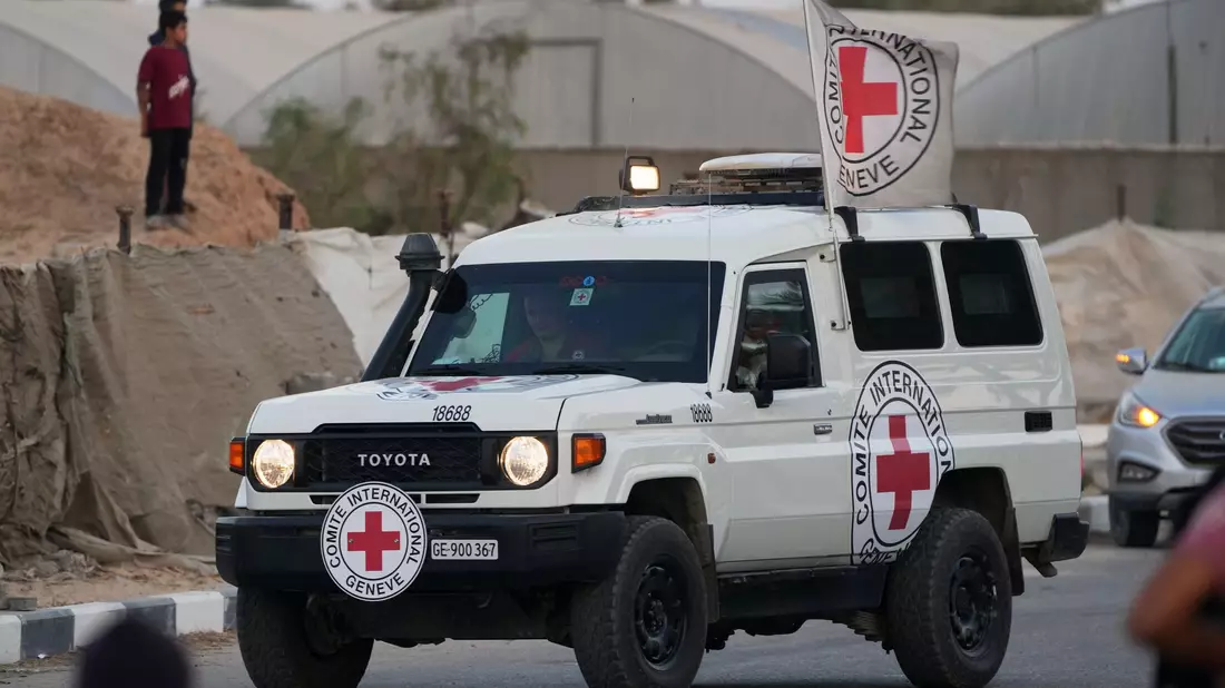 Die Hamas hat Rot-Kreuz-Mitarbeitern erneut eine Leiche übergeben. (Archivbild) - Bild: Abdel Kareem Hana/AP/dpa