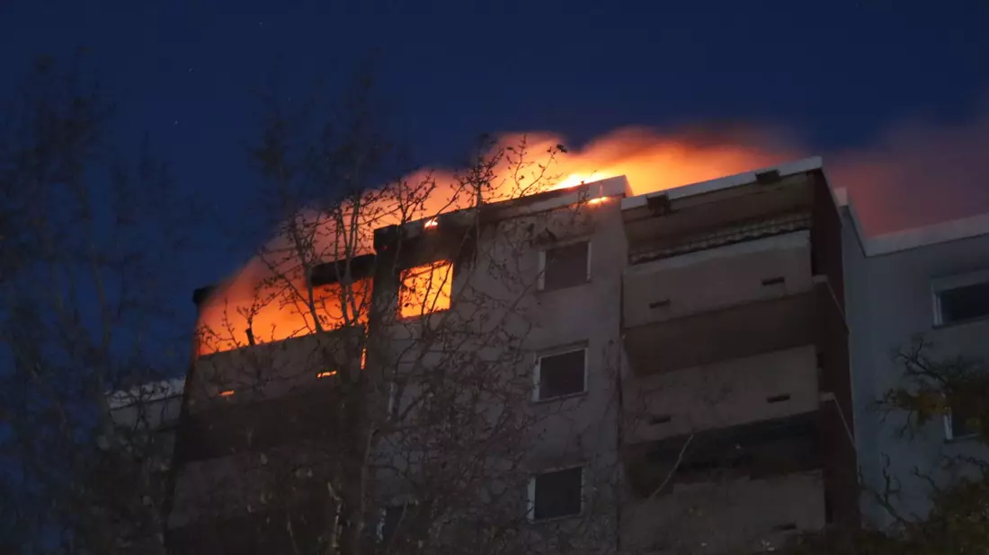 Warum der Brand ausbrach, war zunächst nicht klar.  - Bild: Rene Priebe/PR-Video/dpa