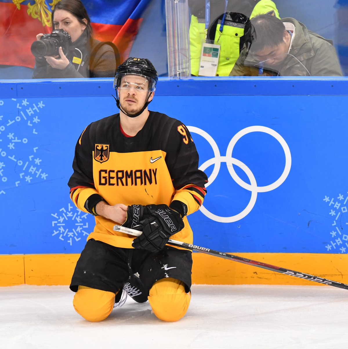 Bekommt der langjährige DEB-Kapitän Moritz Müller noch einmal die Chance, bei Olympia mit NHL-Cracks auf dem Eis zu stehen? - Foto: Peter Kneffel/dpa