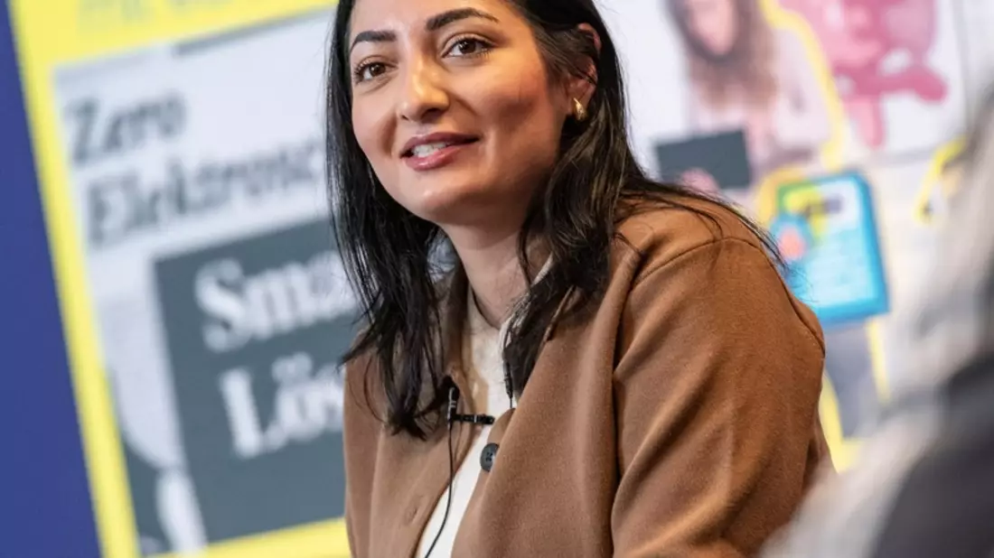 Faktencheck in deutschen Klassenzimmern: Bundesentwicklungsministerin Reem Alabali Radovan ruft zur Teilnahme am Schulwettbewerb auf - Bild: presseportal.de