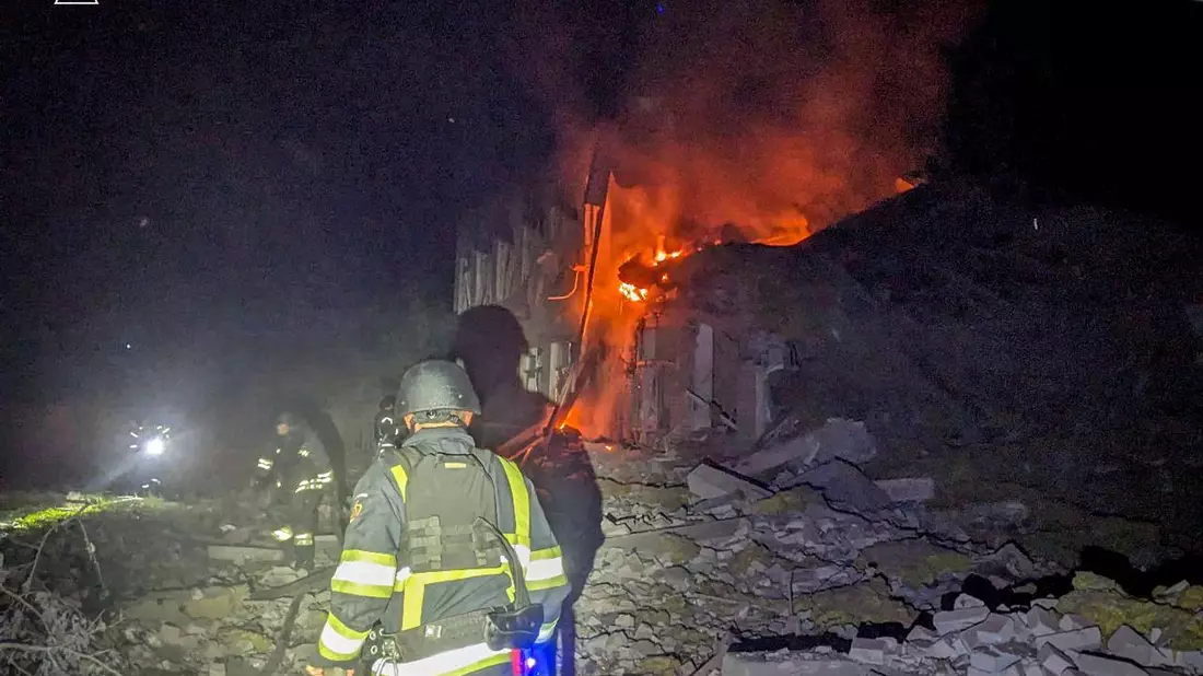 Die Region Sumy ist immer wieder Ziel russischer Angriffe. (Archivbild) - Bild: Uncredited/Ukrainian Emergency Service/dpa