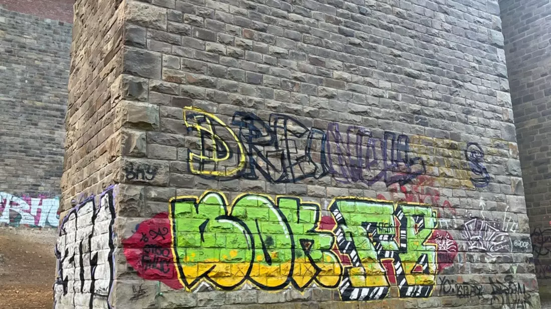 POL-RBK: Burscheid - Diensthund hilft bei Festnahme von Graffiti-Sprayern - Bild: presseportal.de