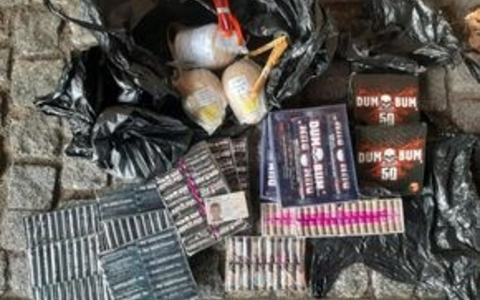 BPOLI BHL: Illegale Einfuhr verbotener Pyrotechnik - 5,2 Kilogramm Explosivstoff sichergestellt - Foto: presseportal.de