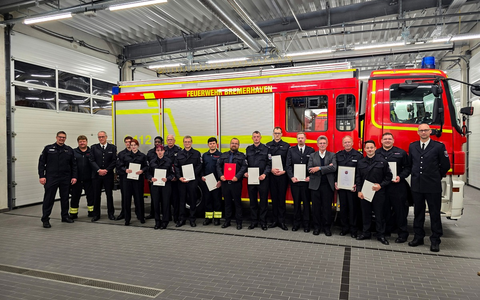 FW Bremerhaven: Beförderungen und Ehrungen bei den Freiwilligen Feuerwehren in Bremerhaven - Foto: presseportal.de