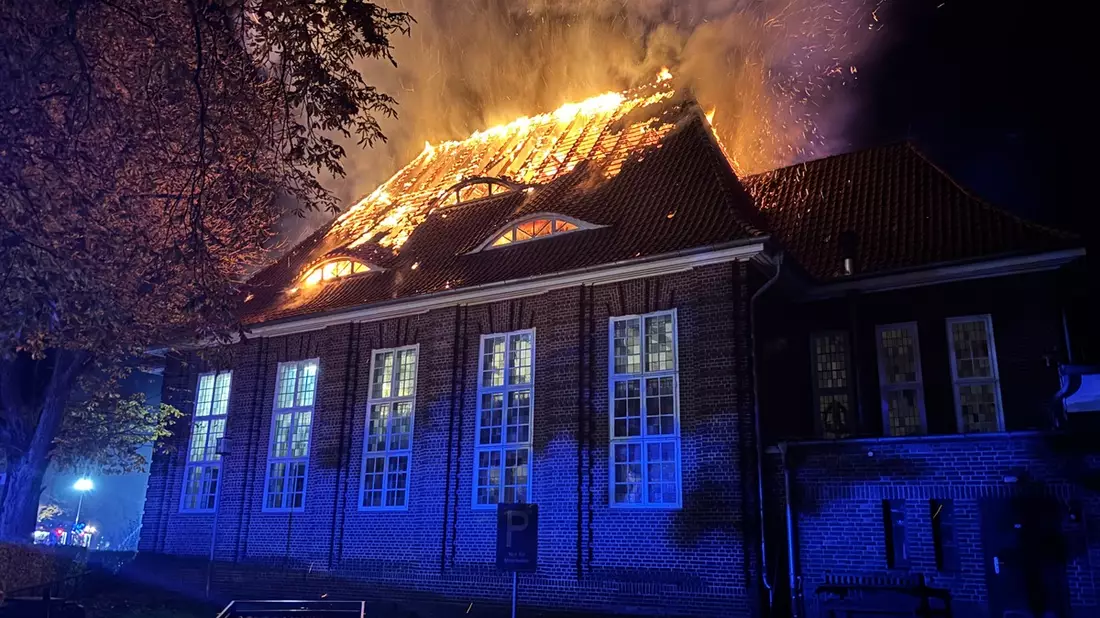 FW-HEI: Feuer zertört denkmalgeschützte Kirche - Bild: presseportal.de