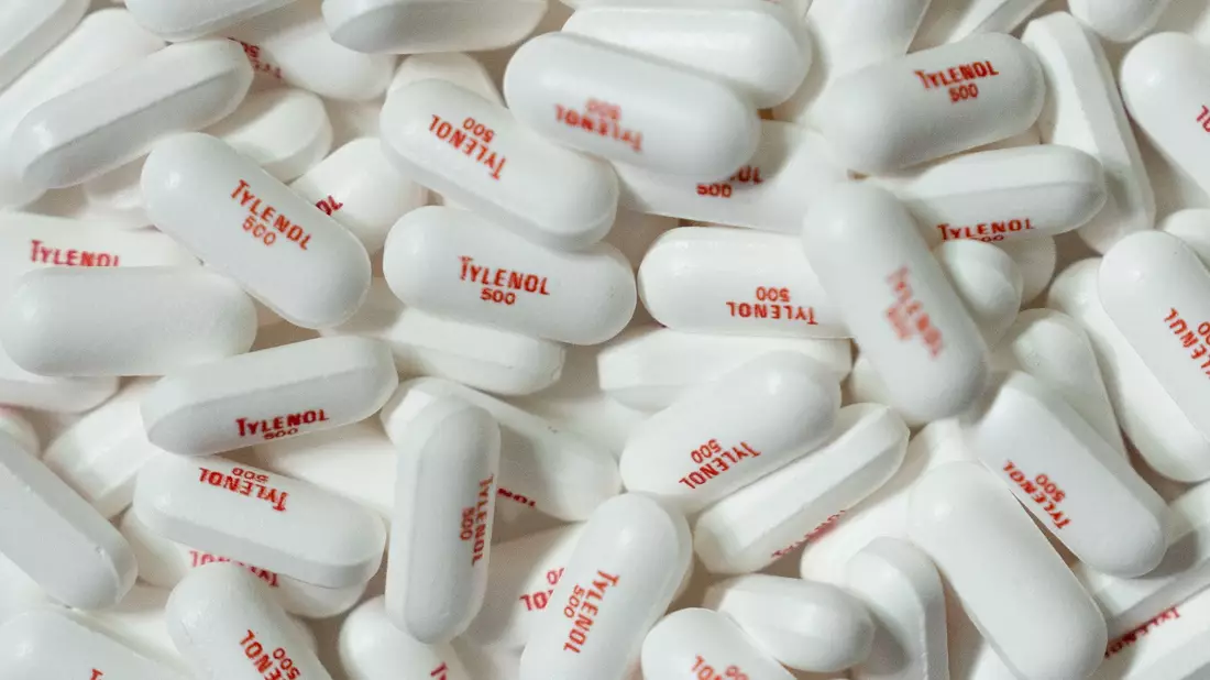 US-Präsident Donald Trump brachte das Kenvue-Medikament Tylenol mit Autismus in Verbindung. Experten widersprechen ihm. - Bild: Jae C. Hong/AP/dpa