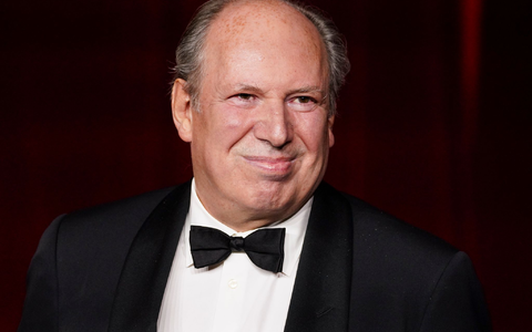 Die abgesagten Konzerte von Hans Zimmer in seiner Heimatstadt Frankfurt und in Mannheim sollen zu einem späteren Zeitpunkt nachgeholt werden. - Foto: Jordan Strauss/Invision/AP/dpa