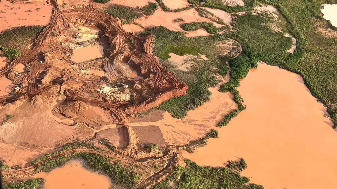Aus der Luft sind abgeholzte Flächen im Amazonas-Gebiet zu sehen. (Archivbild) - Bild: Philipp Znidar/dpa